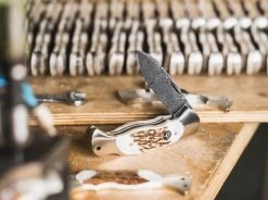 Scout Spearpoint Hirschhorn Damast -Messer Rabatt boeker manufaktur solingen scout spearpoint hirschhorn damast 112201dam 4 1280x1280